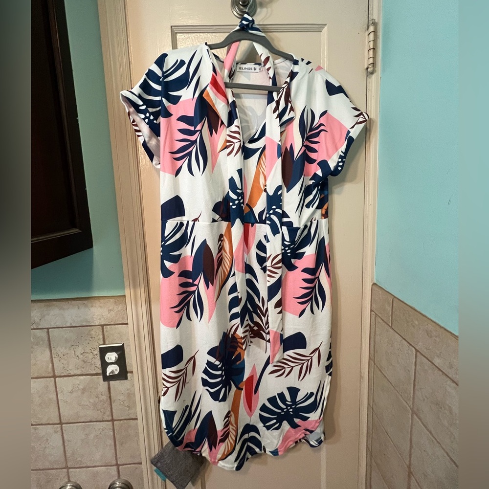 Floral dress with tie